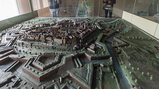 Muzeum východních Čech v Hradci Králové v secesní Kotěrově budově dokončuje stálou výstavu Cesty města. Na snímku je detail modelu města (17. 8. 2021).