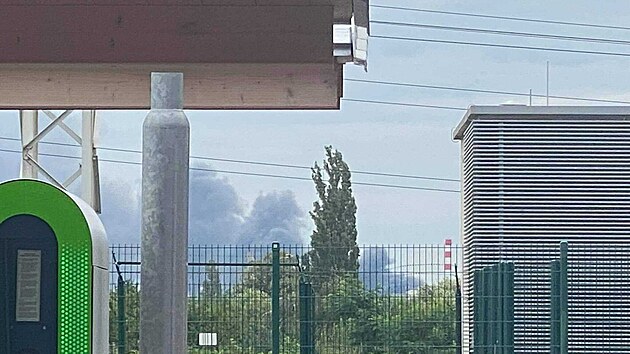 Požár autovrakoviště v Praze 10. (19.8.2021)