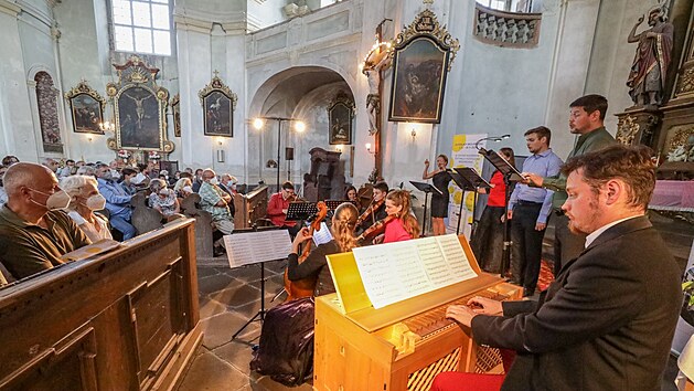 Muzikanti Victoria Ensemble vystoupili na festivalu Za poklady Broumovska v Boanov v kostele sv. M Magdalny (24. 7. 2021).