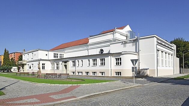 Z pvodn stavby zstaly zachovny nosn zdi, st strop a konstrukce krovu. 