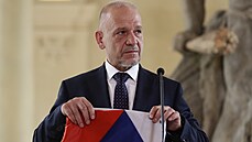 Český velvyslanec v Afghánistánu Jiří Baloun získal nejvyšší vyznamenání v...