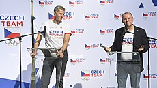 Předseda Českého olympijského výboru (ČOV) Jiří Kejval a šéflékař olympijského...
