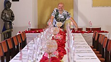 Starosta obce Nový Kostel a odborník na svatby Oto Teuber páry nejen oddává,...