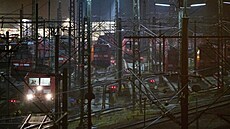 Odstavené lokomotivy v nmeckém Maschenu. Nmetí strojvedoucí stávkují. (11....