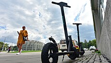 V ulicích Zlína se objevily sdílené kolob�ky.