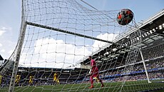 Gól Marcose Alonsa z Chelsea proti Crystal Palace z pímého kopu.