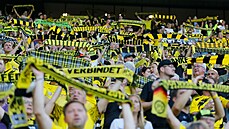 Fanouci Borussie Dortmund ped startem utkání proti Eintrachtu Frankfurt.