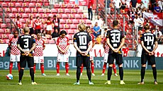 Hráči Mohuče i Lipska drží před vzájemným ligovým střetnutím minutu ticha za...