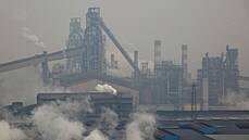 Kouř a pára stoupají z ocelárny v čínském městě An-jang. | na serveru Lidovky.cz | aktuální zprávy