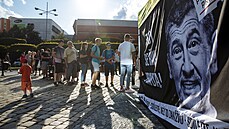 Jeden z teplických odp�rc� Andreje Babi�e cht�l vyjád�it sv�j názor hasi�skou...