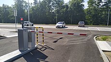 Město Havlíčkův Brod chce vyššími sazbami přimět řidiče k tomu, aby nechávali své vozy jinde než v centru. Na velkém parkovišti u krajské knihovny je 126 míst a mnoho týdnů bylo takřka prázdné. Tento snímek je z konce srpna.