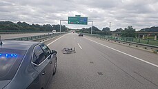 Řidiči spadlo jízdní kolo z nosiče na dálnici D3 u Soběslavi.