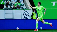 Wout Weghorst z Wolfsburgu slaví gól.