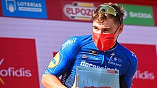 Fabio Jakobsen s trofejí pro vítěze čtvrté etapy Vuelty