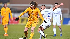 tpán Krunert (u míe) jet v dresu Dukly