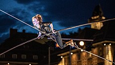 Provazochodkyn� Johanne Humblet na festivalu La Strada ve �týrském Hradci.