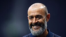 Vysmátý Nuno Espírito Santo, trenér fotbalist Tottenhamu, si vychutnává...