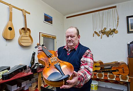 Ve vznici Odolov vyrábí a renovují odsouzení hudební nástroje. Díve se tu...