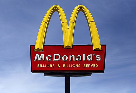 lutoervené logo McDonaldu.