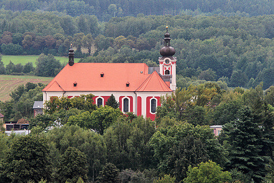 Obnova fasády kostela sv. Anny v Sedleci je hotová.
