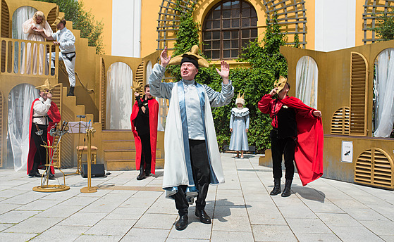 Slovácké divadlo zahajuje sezonu klasikou - p�edstavením Romeo a Julie od...