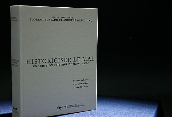 Francouzské kritické vydání knihy německého nacistického vůdce Adolfa Hitlera...