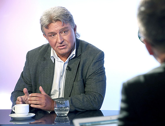 Hostem Rozst�elu je poslanec Ji�í Dolej�, který kandiduje za KS�M v Praze. (24....