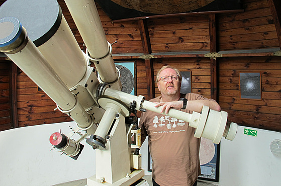 Astronom Milo Tichý na observatoi pozoruje planetky a asteroidy, které by...