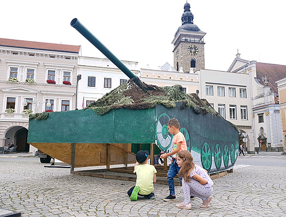 Replika tanku bude na námstí Pemysla Otakara II. tém do konce letních...