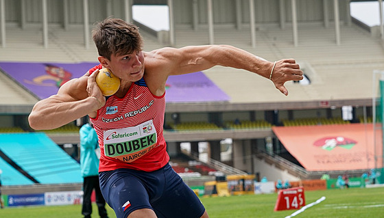 Frantiek Doubek v koulaském sektoru v desetiboji na juniorském mistrovství...