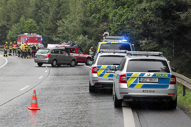 Dopravní nehoda na hlavním silniním tahu z Karlových Var na Prahu. (23. srpna...