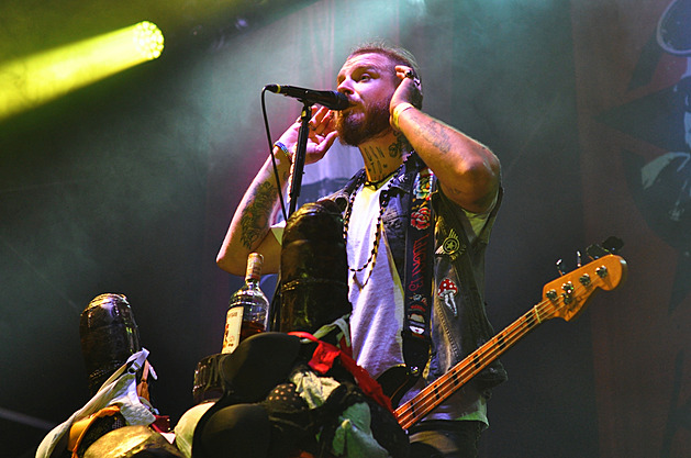 Syn se měl původně jmenovat Zeus Ryba, říká frontman kapely Rybičky 48