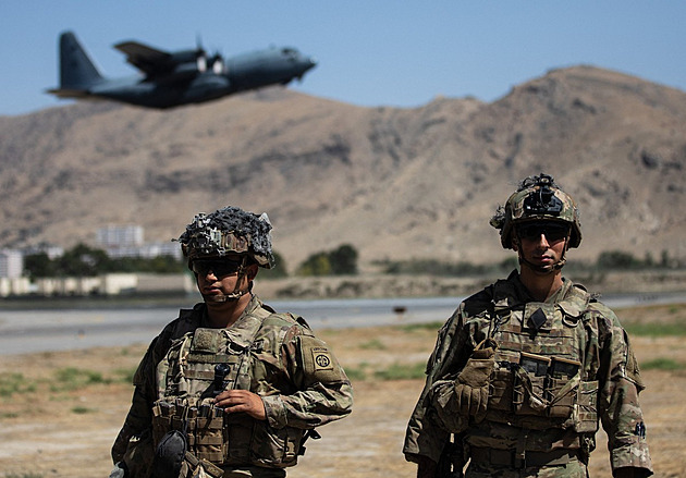Spojenecké jednotky po 20 letech opouštějí Afghánistán. Začíná hazardní hra o budoucnost země
