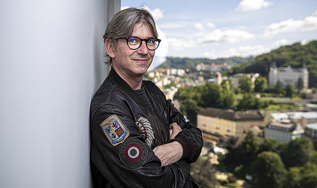 Od dětské herecké hvězdy k úspěšnému režisérovi. Jiří Strach slaví 50