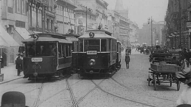 Nová sportoviště nebo srážka tramvají v Praze. Taková byla neděle před 100 lety