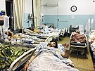 Kritická situace v nemocnicích byla po celé zemi. Zranní lidé v nemocnici v...