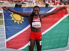 Christine Mbomaová po triumfu na dvoustovce na mistrovství svta junior v...