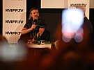 Americký herec Ethan Hawke debatuje na karlovarském festivalu v rámci diskuzní...