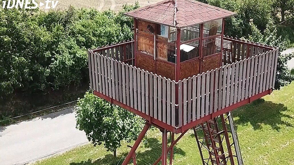 Rozhledny Česka: strážní vojenskou věž turisté milují, špačkárna je unikát