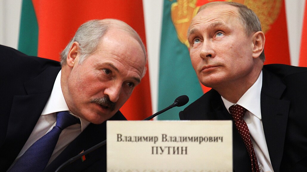Běloruský prezident Alexandr Lukašenko a jeho ruský protějšek Vladimir Putin