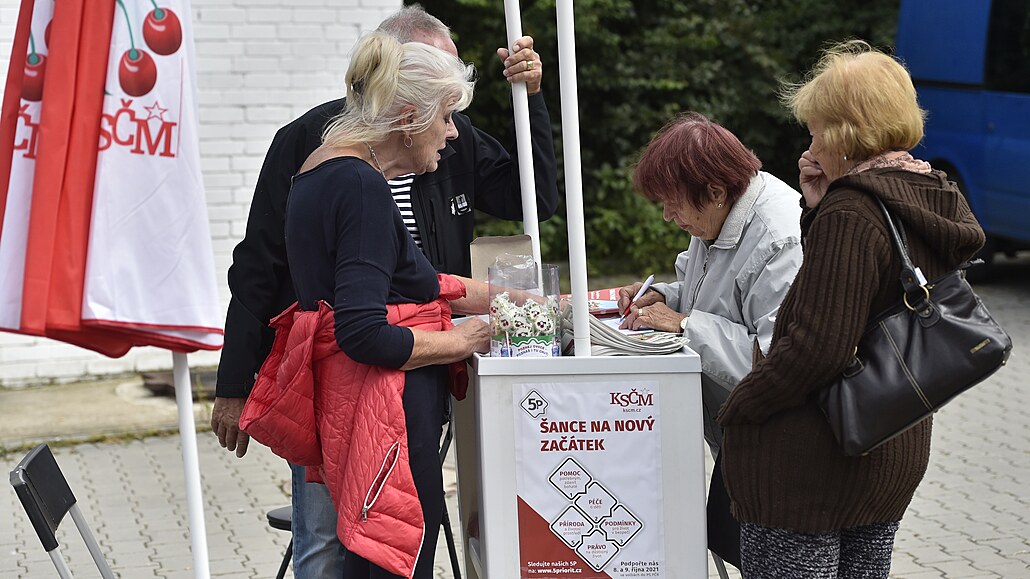 KSM zahájila u Brnnské pehrady "ostrou" ást pedvolební kampan. (28. srpna...