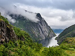 Malebný a maliký Trollfjord je jedním z nejhezích norských fjord a leí na...