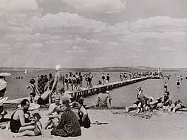 Plá� Balatonu v roce 1930. V této dob� probíhají na jeze�e také první v�decké...