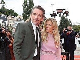 Ethan Hawke a Ryan Shawhughesová (Karlovy Vary, 28. srpna 2021)