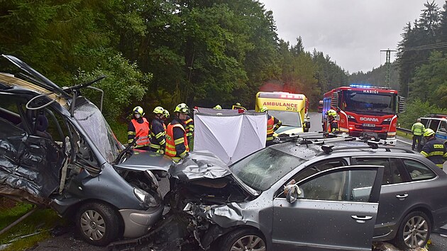 Dopravní nehoda na hlavním silničním tahu z Karlových Varů na Prahu. (23. srpna 2021)