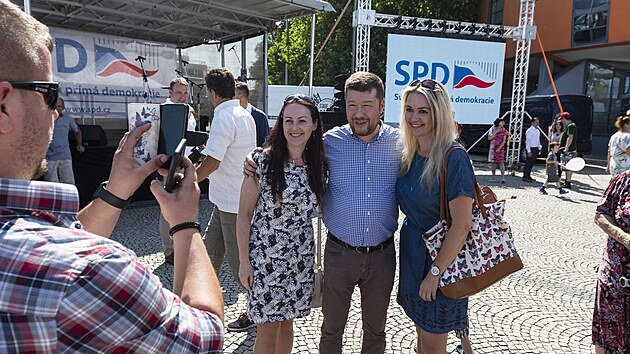 U olomouckého hlavního vlakového nádraží proběhl první Český jarmark politického hnutí SPD. (21. srpna 2021)