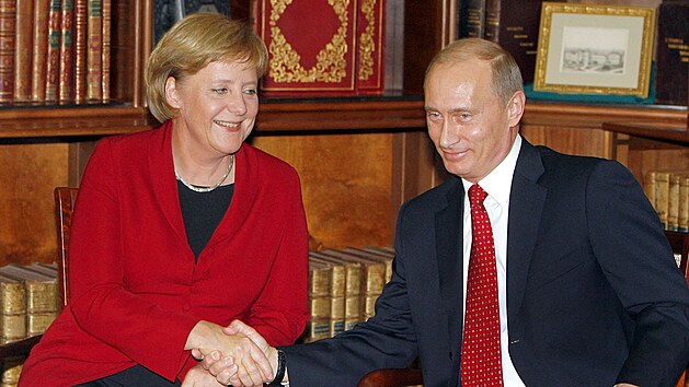Angela Merkelová a Vladimir Putin při setkání v Moskvě. (2006)
