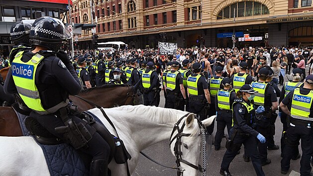 V Austrálii vypukly protesty proti koronavirovým opatřením. (21. srpna 2021)