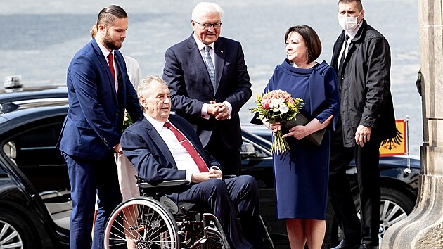 Prezident Miloš Zeman na Hradě s vojenskými poctami přivítal německého prezidenta (26. srpna 2021)
