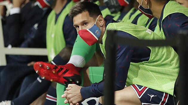 Lionel Messi na lavice Paris St Germain